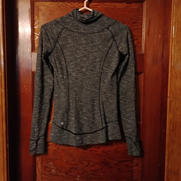 Size 4 Lululemon Half Zip - Picture 2 of 5